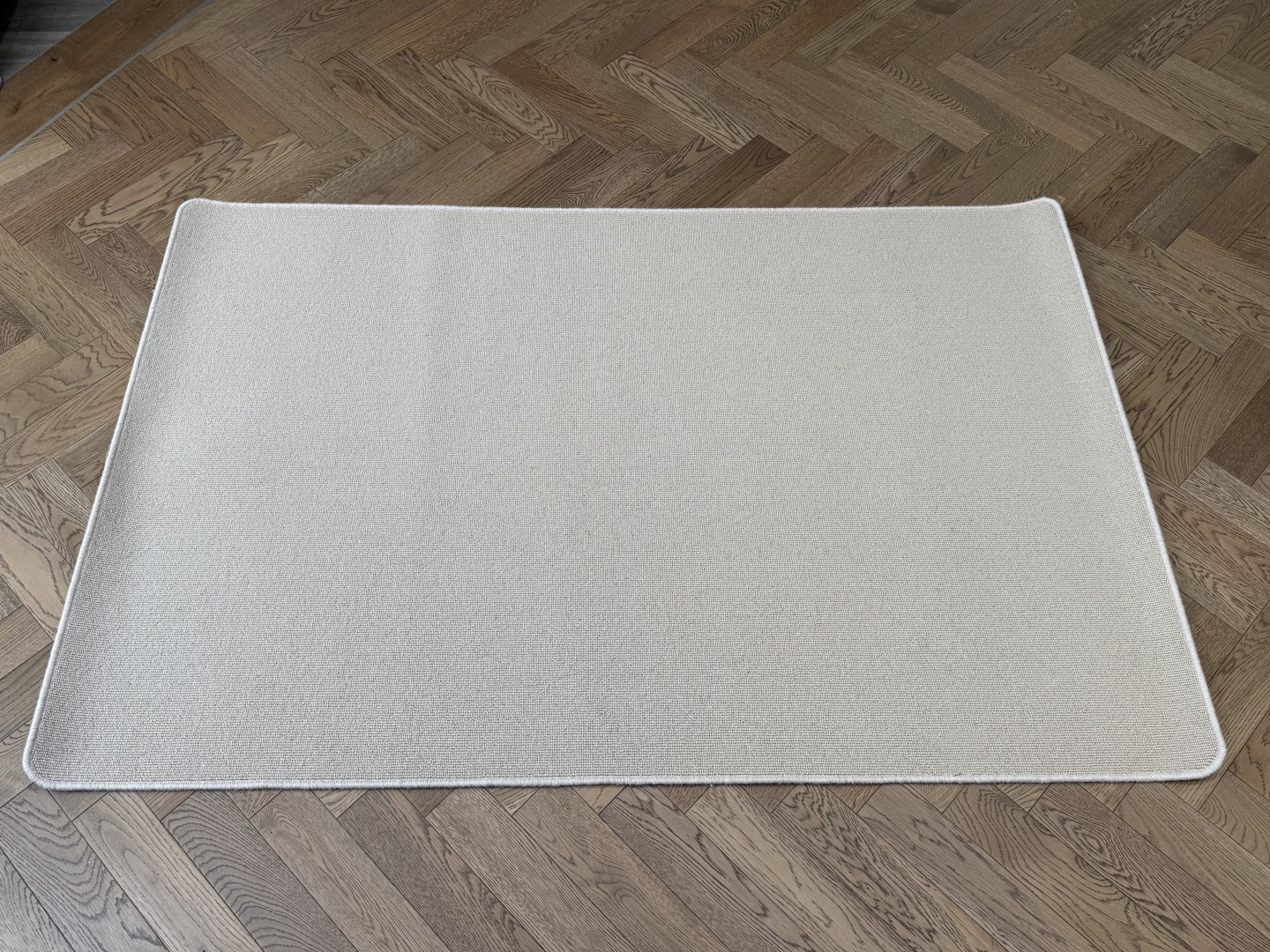 Wool Rug - Medium with Whipped Edge, Neutral (120 X 180)