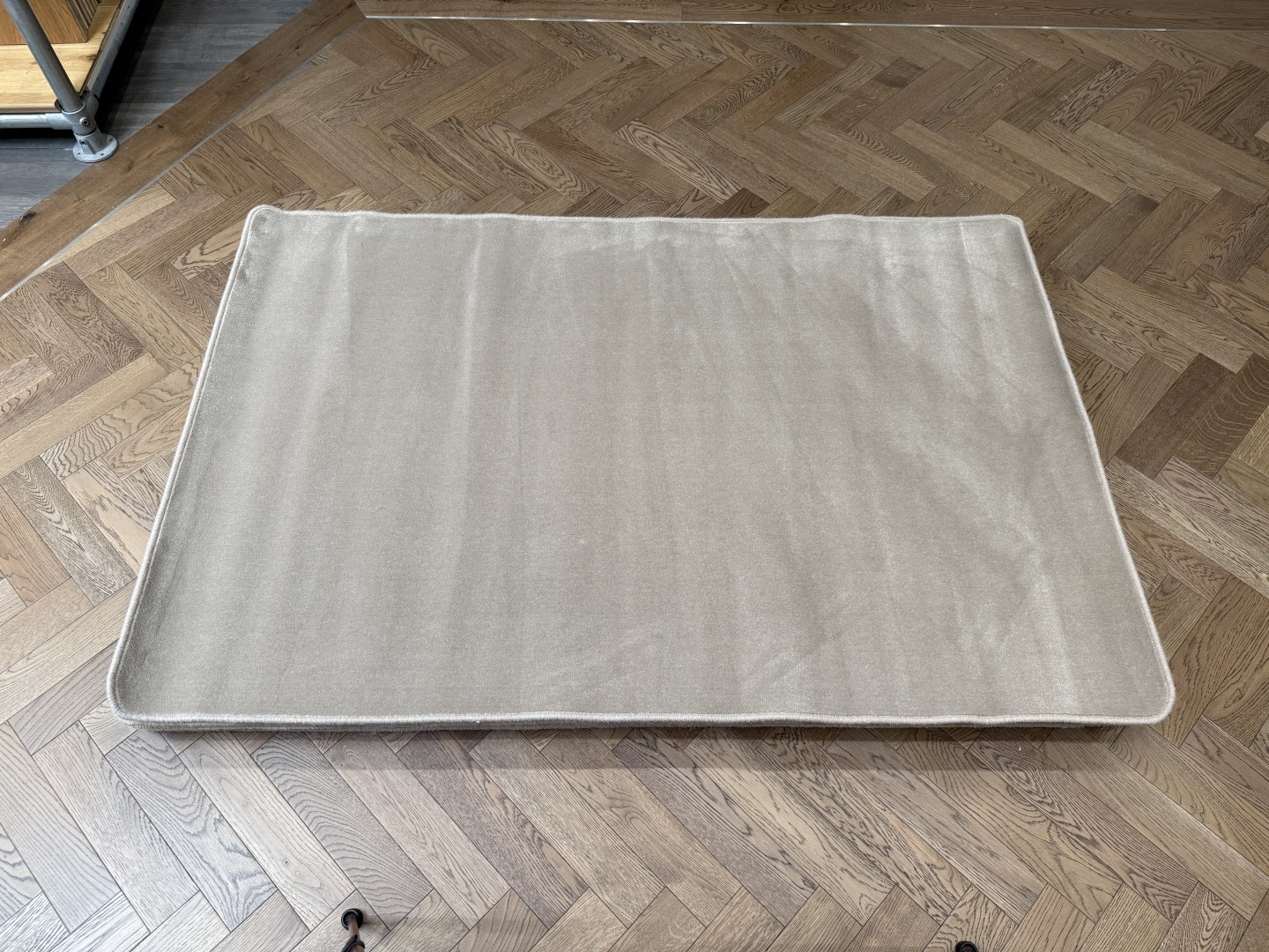 Synthetic Rug - Medium with Whipped Edge, Neutral (120 X 180)