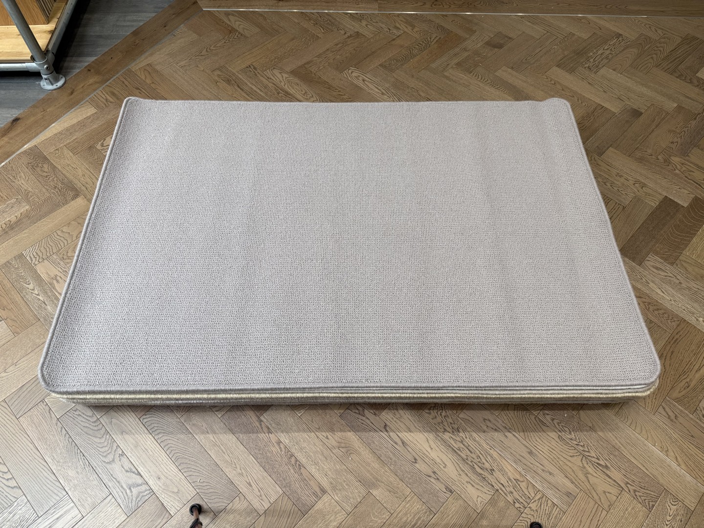 Wool Rug - Medium with Whipped Edge, Grey (120 X 180)