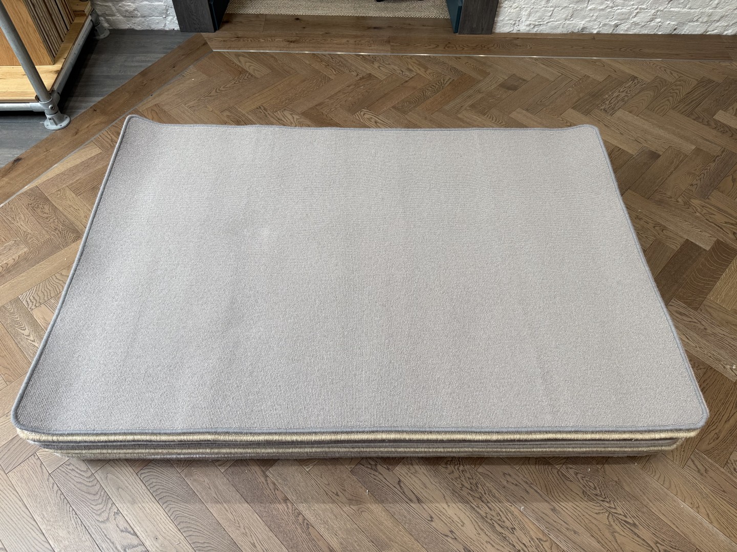 Wool Rug - Medium with Whipped Edge, Grey (120 X 180)