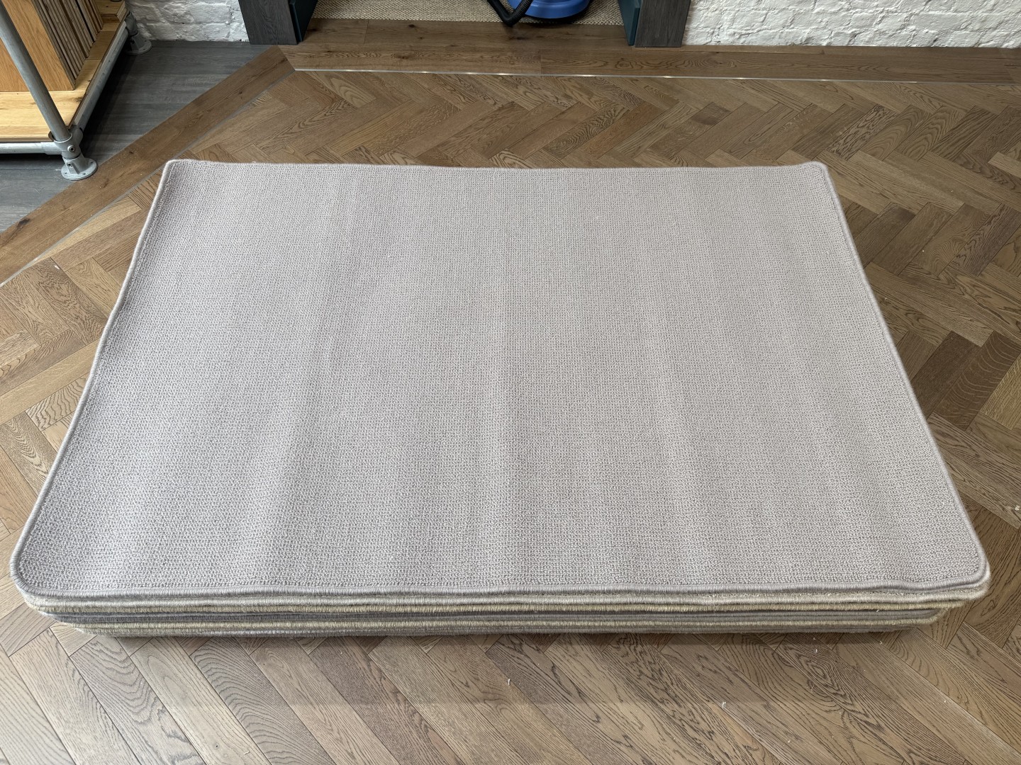 Wool Rug - Medium with Whipped Edge, Neutral (120 X 180)
