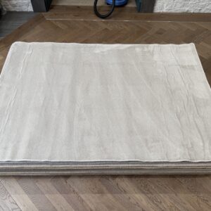 Synthetic Rug - Medium with Whipped Edge, Silver (120 X 180)