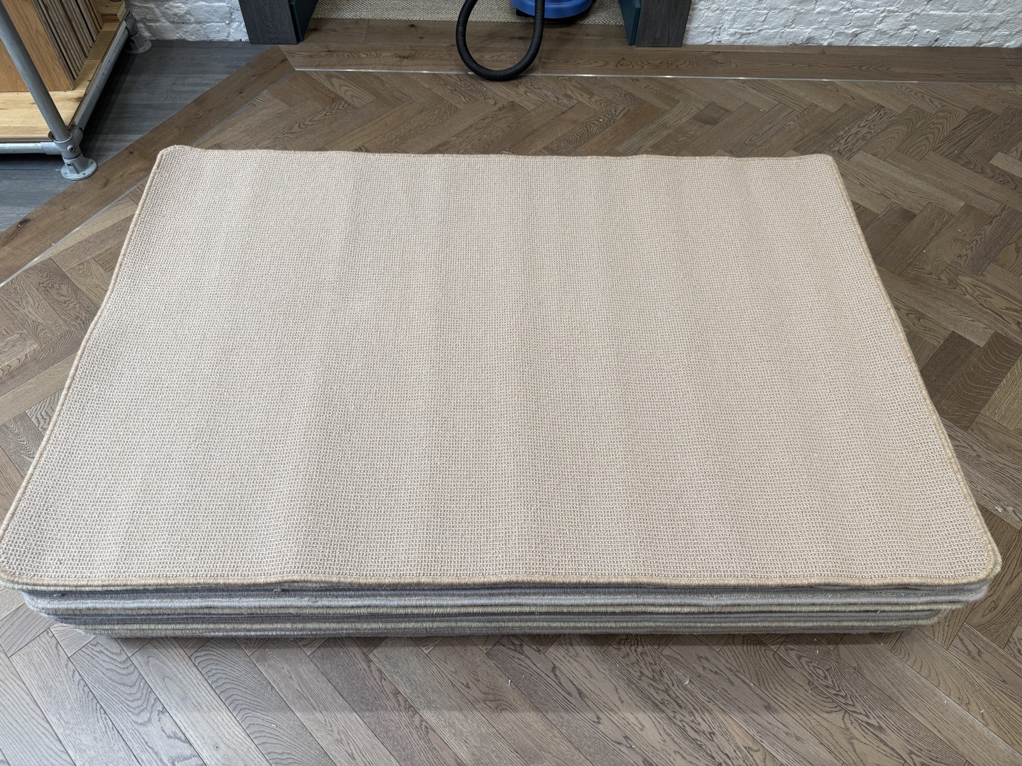 Wool Rug - Medium with Whipped Edge, Beige (120 X 180)