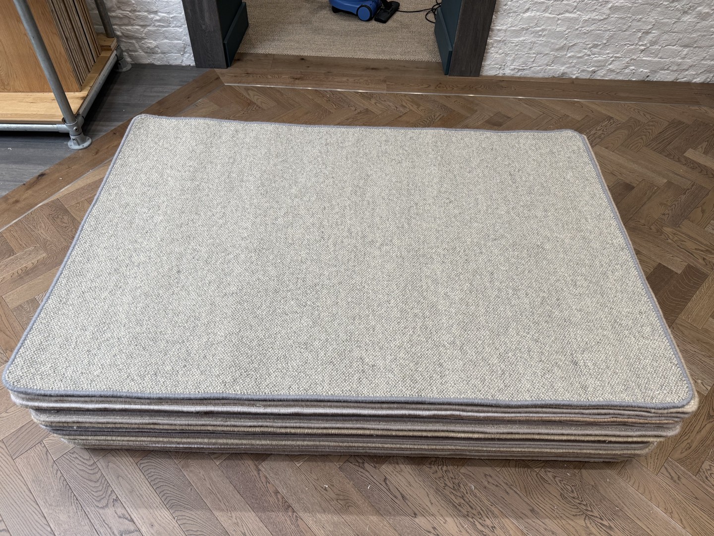 Wool Rug - Medium with Whipped Edge, Neutral, Grey (120 X 180)